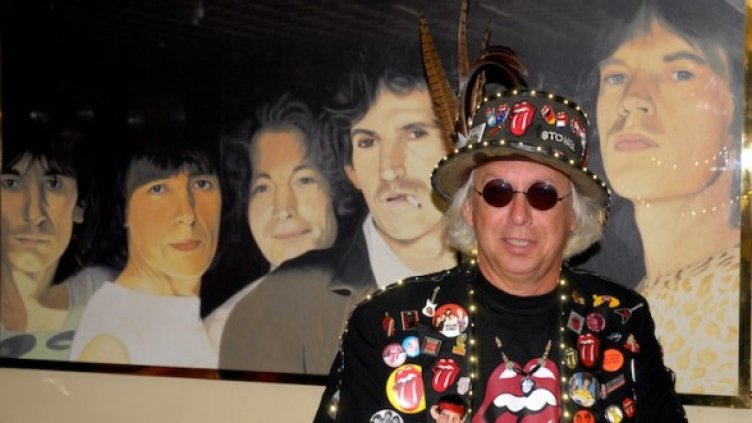 Шефът на музея Улрих Шрьодер е заклет фен на рок бандата. Снимка: rockandartmuseumluechow.de