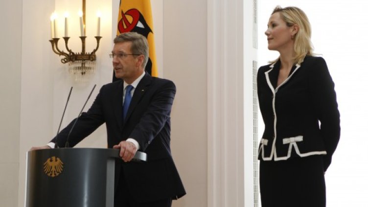 Вулф направи обръщението си в присъствието на съпругата си Бетина. Снимка: Reuters