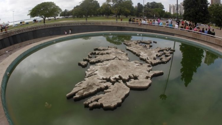 Мемориален комплекс в памет на жертвите от войната между Аржентина и Англия през 1982 г.  за Фолклендските острови. Снимка: Reuters