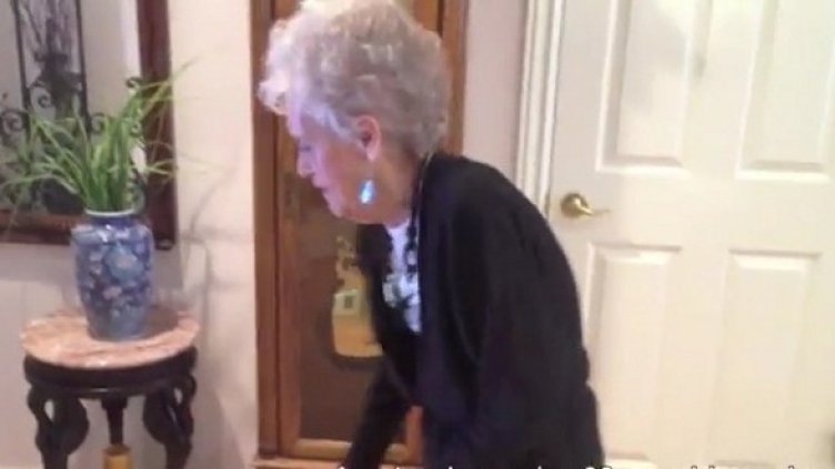 90-годишна хит в нета &ndash; танцува в памет на Уитни