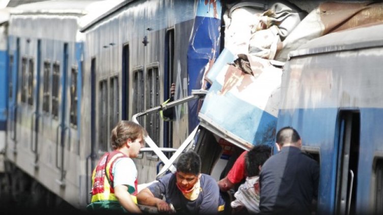 Вагоните са се врязали един в друг, което е затруднило спасителите. Снимка: Reuters