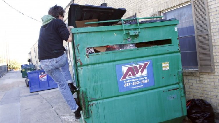 Американец ще търси предмети, които могат да се рециклират и използват отново. Снимка: архив, Reuters