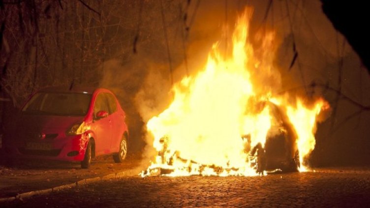 Палежът на коли в цялата страна продължава. Снимка: Архив Булфото