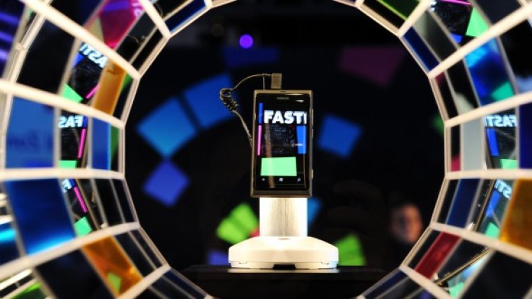 Смартфон от серията Lumnia. Снимка: Ройтерс