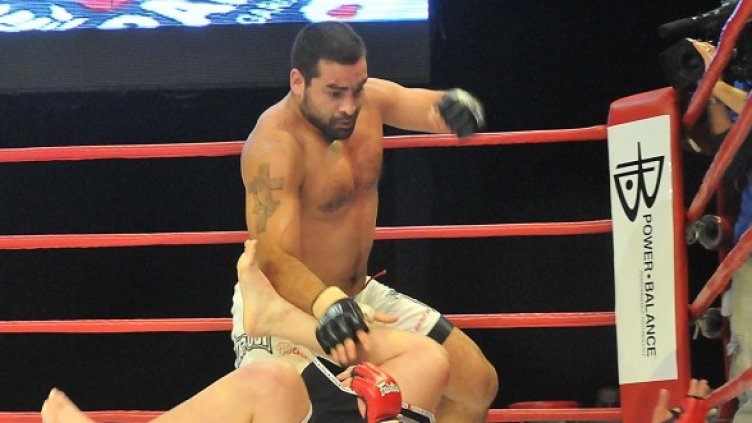 Багата по време на ММА двубой в София. Снимка: Булфото