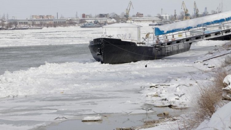 Ледоходът продължава да създава проблеми по река Дунав. Снимка: Булфото