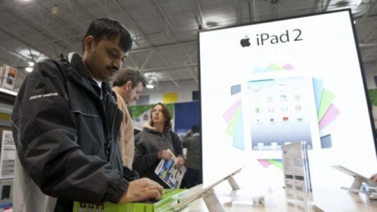 Реклама на iPad 2 в обект от веригата Best Buy. Снимка: Ройтерс