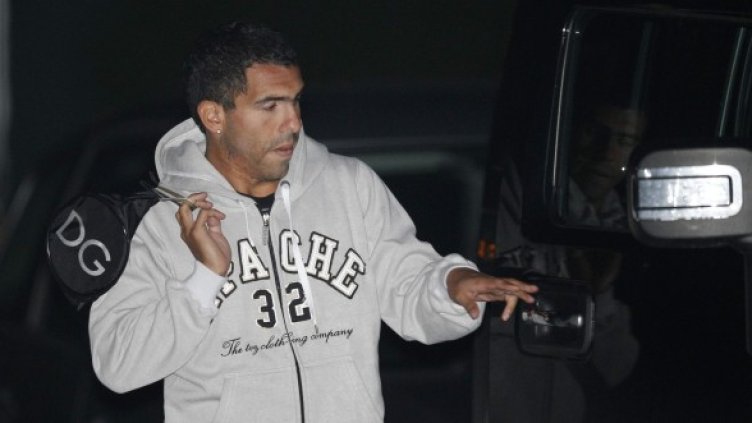 След серия скандали Карлос Тевес отново влеве в игра за Манчестър Сити. Снимка: Reuters