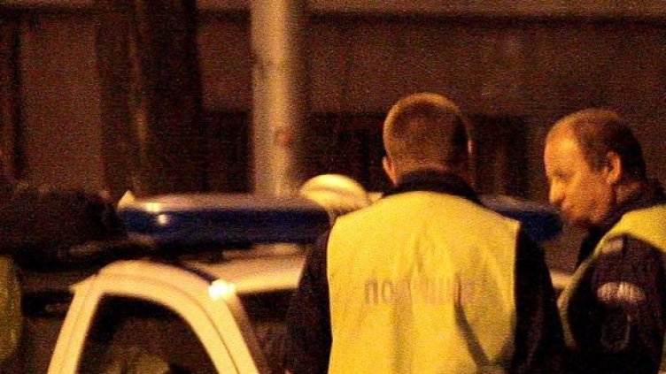 Криминалисти от 7 РПУ извършват оглед на мястото на убийството. Снимка: архив Булфото