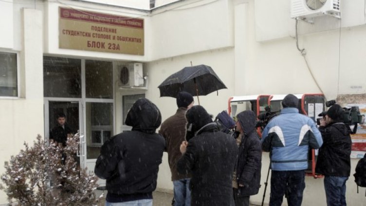 Блокът, в който тази нощ убиха 19-годишния студент. Снимка: БТА