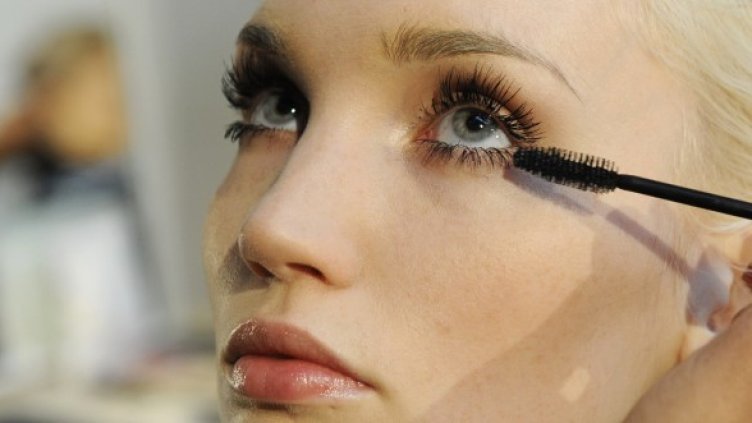 Половината от жените са развили зависимост към козметиката. Снимка: архив, Reuters