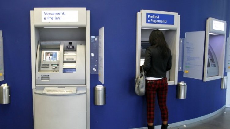 Българите са запоняли кода на картата. Снимка: Reuters