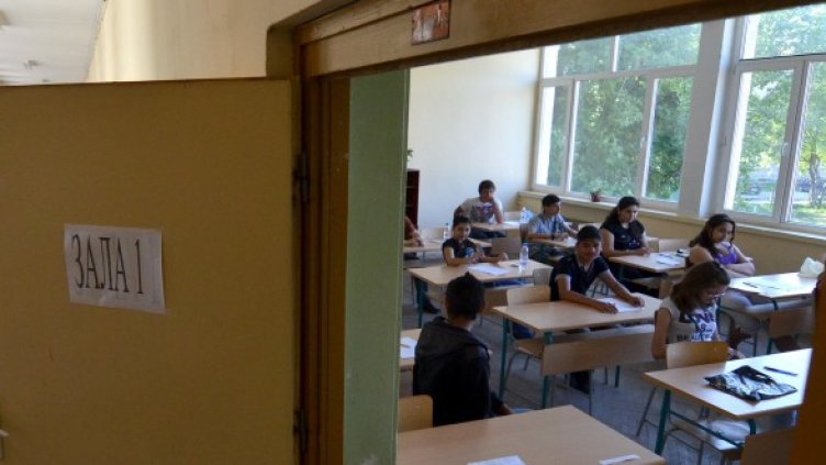 Ще се спира издръжката за отписаните ученици. Снимка: архив, Impact Press Group