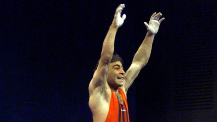 Боевски се радва на олимпийската си титла в Сидни през 2000 г.Снимка: Reuters