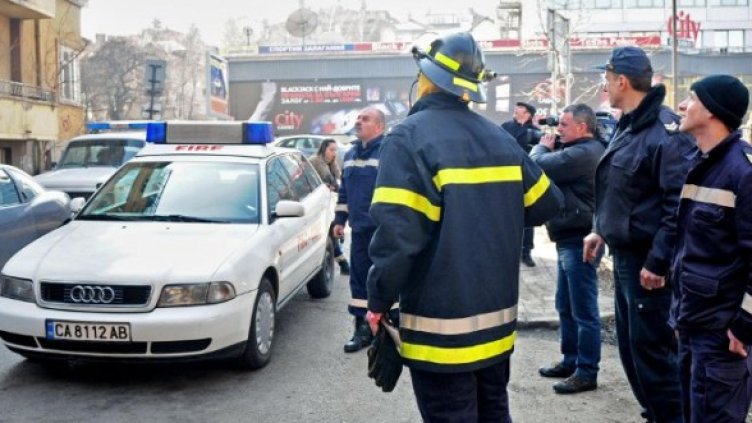 На мястото веднага са пристигнали спешни екипи. Снимка: Булфото