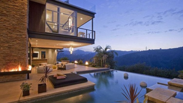 Новото имение на Джъстин Бийбър Снимка: Red Think Media 
Селена и Джъстин ще се радват заедно на новото имение. Снимка: Getty Images/Guliver Photos