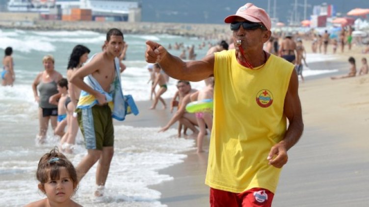 Спасителите и тази година вероятно ще са по-малко от необходимото. Снимка: Impact Press Group