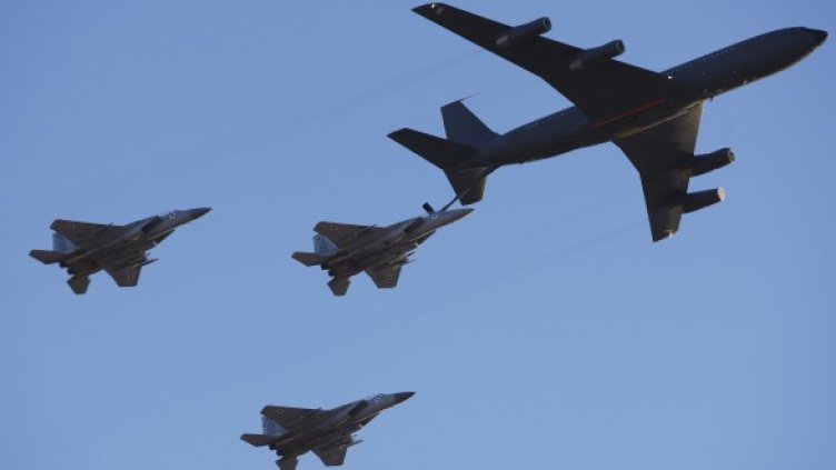 Презареждане на F-15I във въздуха. Снимка: архив, Reuters