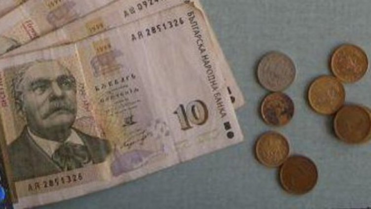"Не може да се оцелява с 96 евро минимално възнаграждение - това са 3,96 евро на ден". Снимка: архив, Булфото