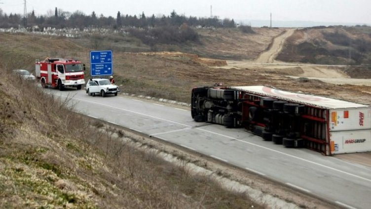 Катастрофиралият турски ТИР. Снимка: Импакт прес груп