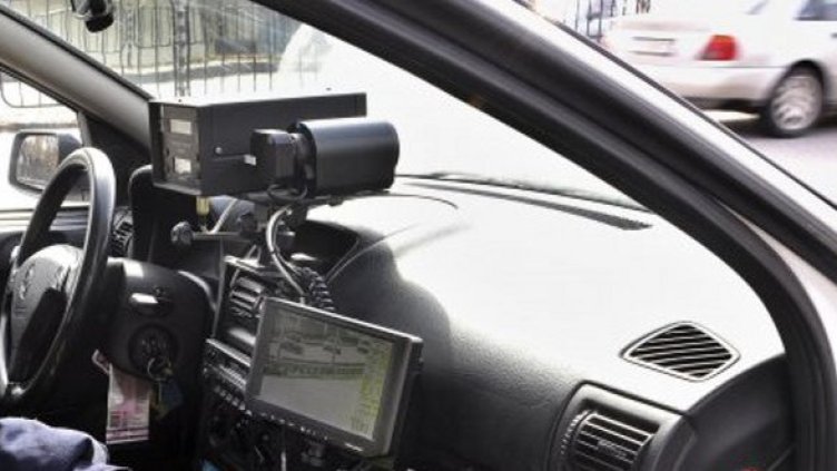 На ден мобилните камери улавят между 30 и 40 нарушители. Снимка: Булфото