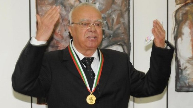 Юлиан Вучков глобен с 250 лева. Снимка: Булфото