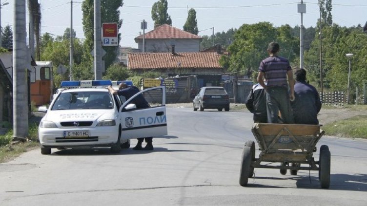 Полицейска кола на входа на "Факултета". Снимка: архив Булфото