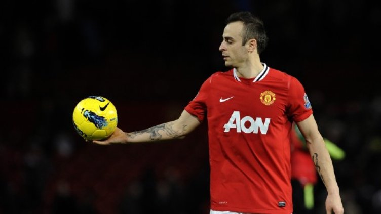 Бербатов ще носи екипа на Манчестър Юнайтед поне още година. Снимка: Ройтерс