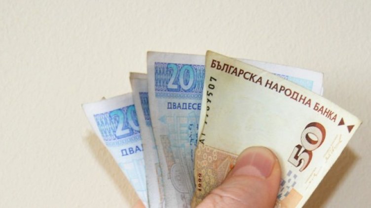 Българите се оплакват от високи разходи и ниски доходи. Снимка: Dnes.bg