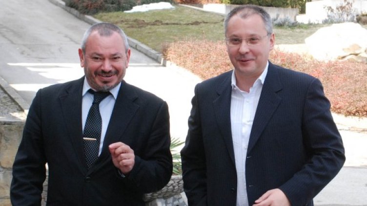 Станишев и ректорът на  Великотърновския университет "Св.св. Кирил и Методий" проф. Пламен Легкоступ. Снимка: БТА