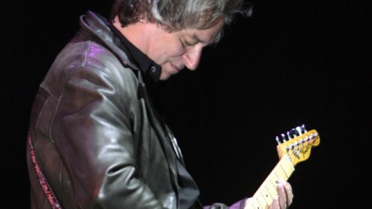 Китаристът първи излезе с планове за солова кариера след разпадането на REM, Снимка: Reuters