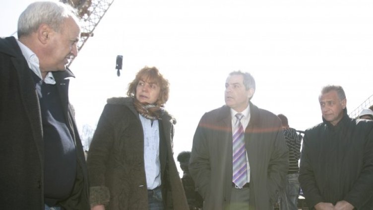 Фандъкова провери хода на пробния монтаж на желязната конструкция на територията на МСК "Казичене". Снимак: БТА