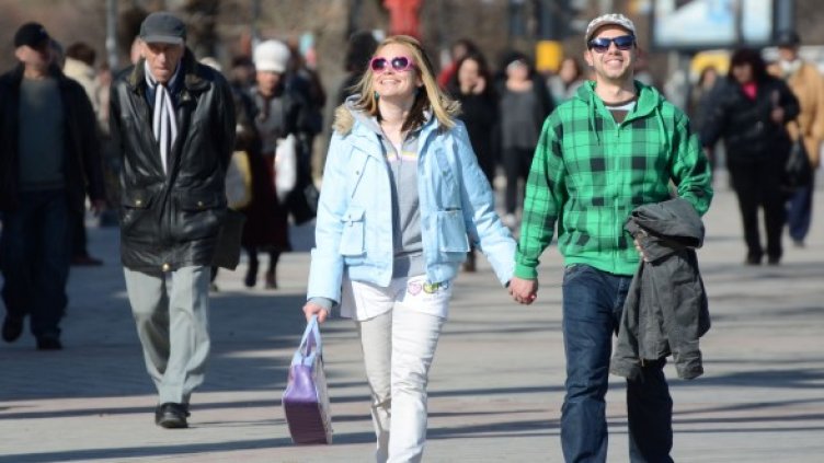 На 70% от младежите им забавят заплатите. Снимка: Impact Press Group