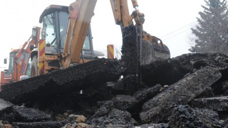 Аварийните екипи работят по отстраняването на проблема. Снимка: Булфото