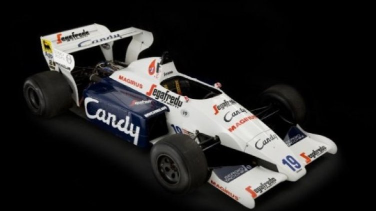 Този болид на Сена ще бъде продаден на търг през май. Снимка: AutoMedia.bg