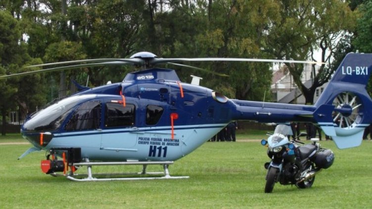 Ня мастото на инцидента има сили на полицията и спасители. Снимка: Reuters