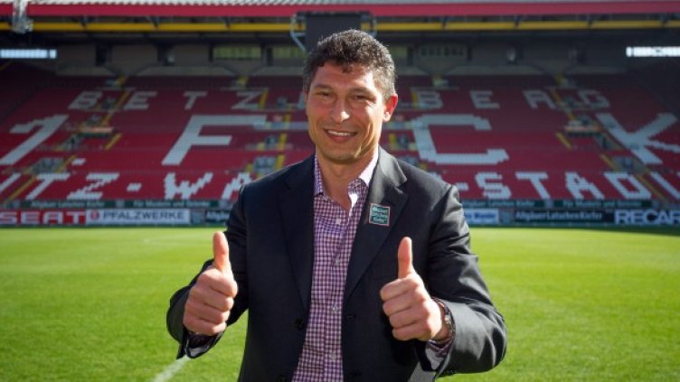 Балъков позира като треньор на Кайзерслаутерн. Снимка: БТА