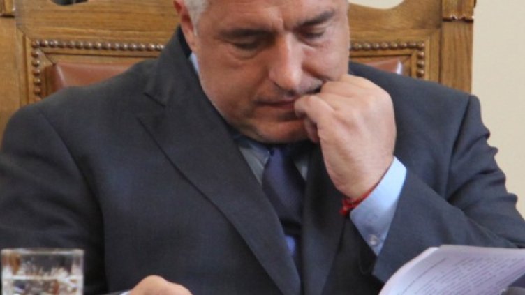 Премиерът в размисъл преди разговора с Путин. Снимка: Impact Press Grouр