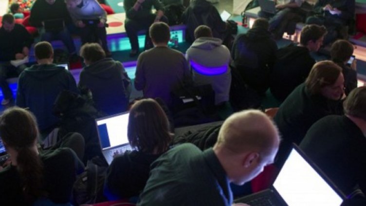 Най-много интернет използват младите хора. Снимка: архив, Reuters