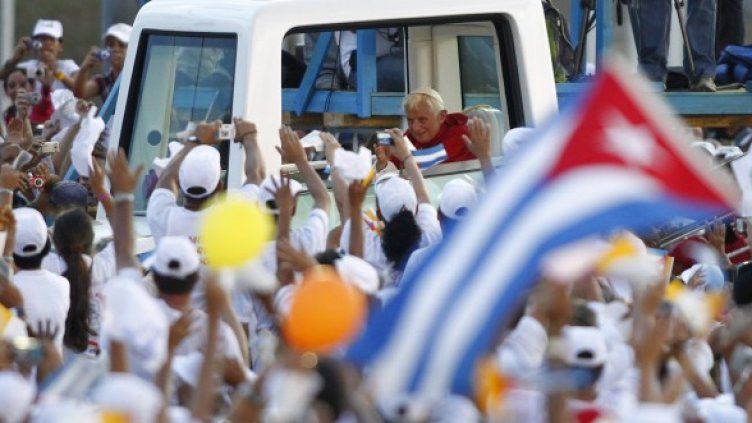 Папа Бенедикт XVI е на посещение в Куба. Снимка: Reuters