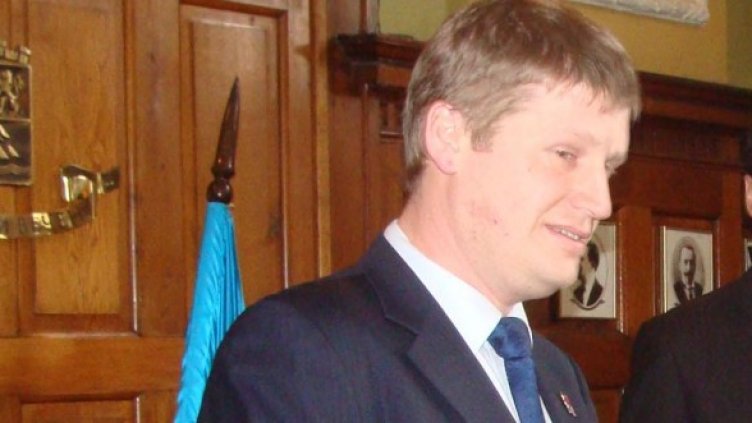 Посланик Джонатън Алън