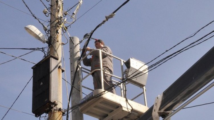 Премахването на кабелите започва от днес. Снимка: архив Булфото