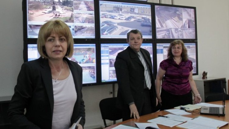 Фандъкова инспектира ремонтите по бул. "Черни връх". Снимка: БТА