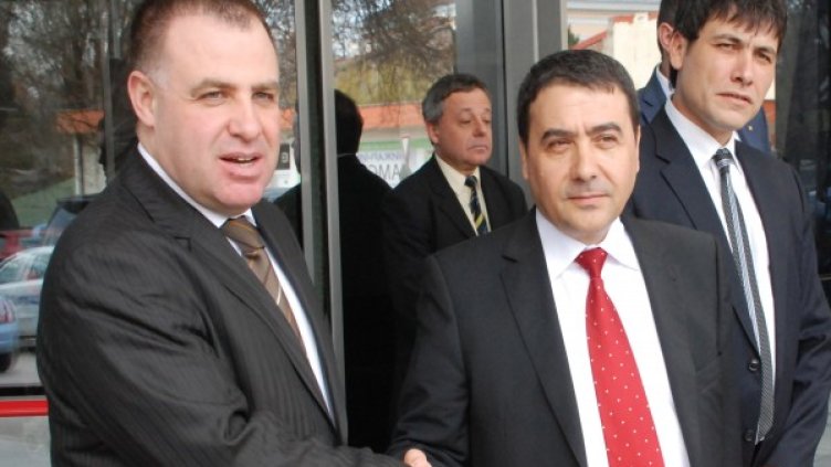 Мирослав Найденов се срещна в Русе със своя румънски колега Стелиян Фуя. Снимка: БТА