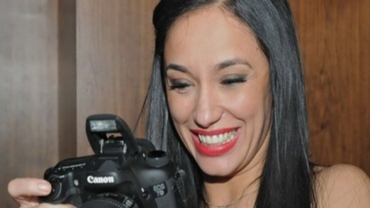 Мария Илиева в ролята на фотограф