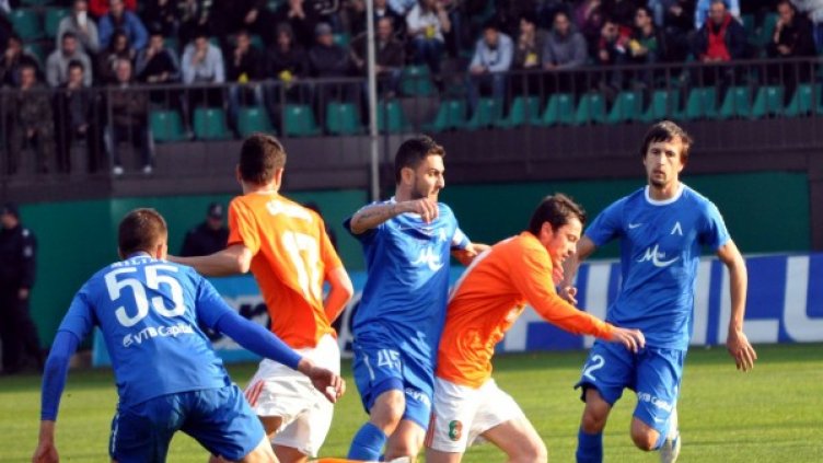 Момент от мача в Ловеч. Снимка: БТА