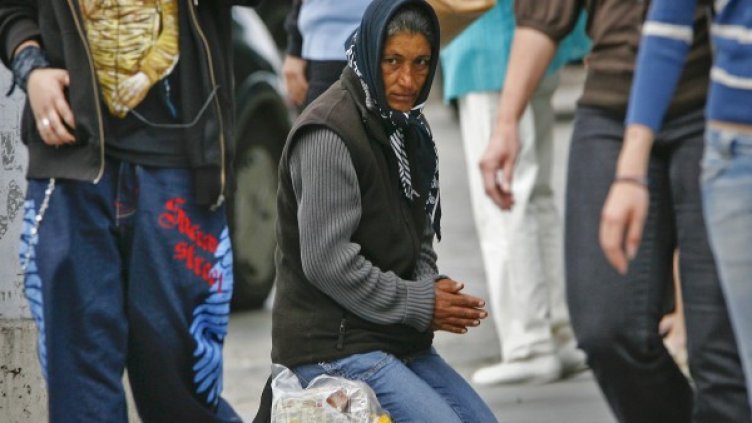 Жена проси в центъра на Хелзинки. Снимка: архив, Reuters