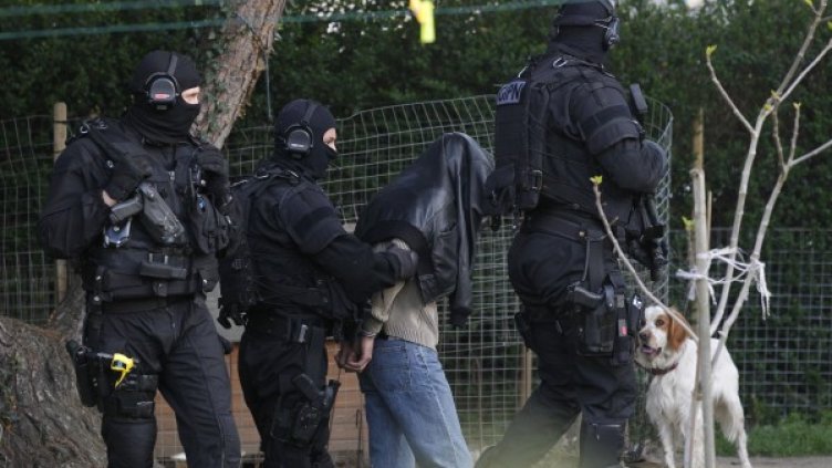 Френската полиция арестува 20 ислямисти. Снимка: Reuters