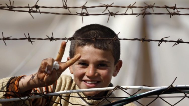 Сирийско дете се радва на крехкото примирие. Снимка: Reuters