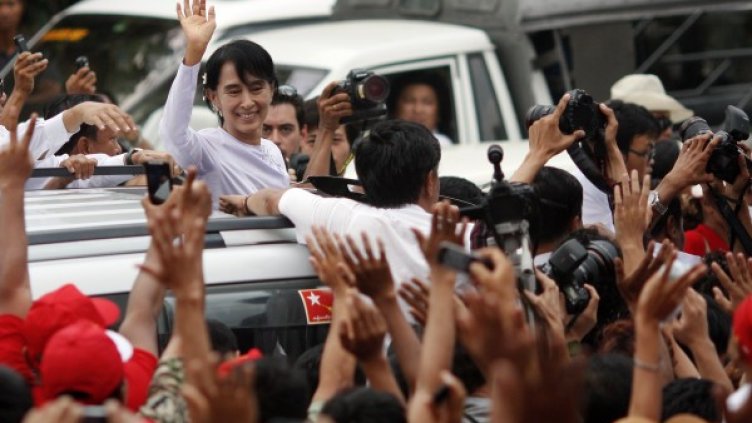 Националната лига за демокрация на Аун Сан Су Чжи обяви, че е спечелила с голяма преднина частичните парламентарни избори в неделя. Снимка: Reuters